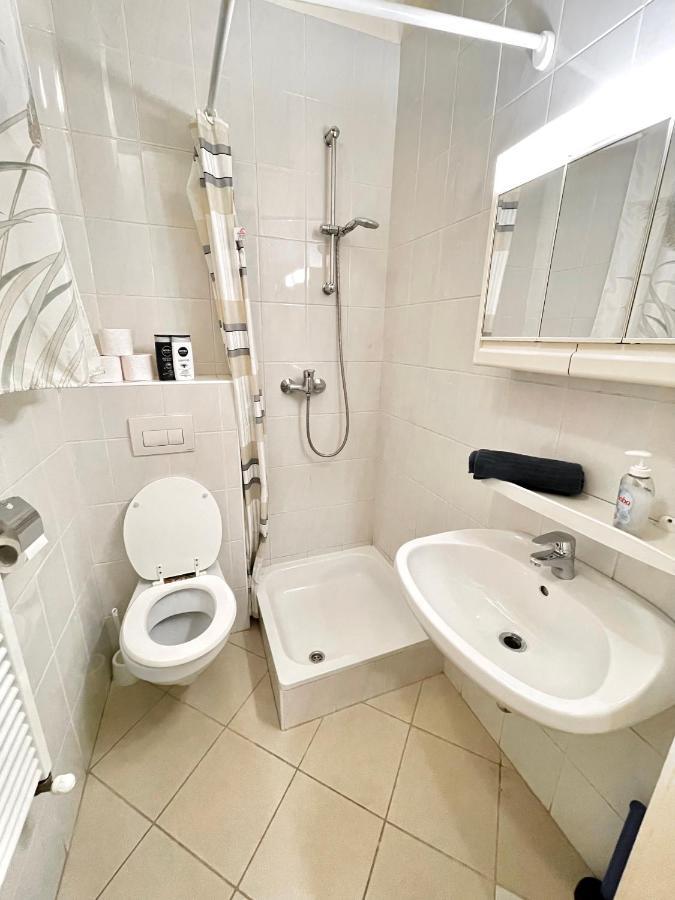 Central Vintage Residency - Balcony & Ac Apartment